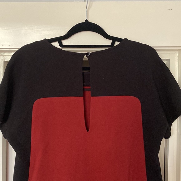 Kate Spade dress - With pockets. Single button back. - Picture 4 of 4